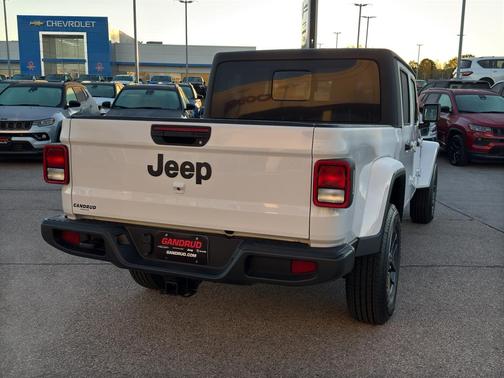 2025 Jeep Gladiator Sport