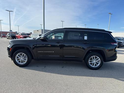 Diamond Black 2026 Jeep Grand Cherokee L Laredo
