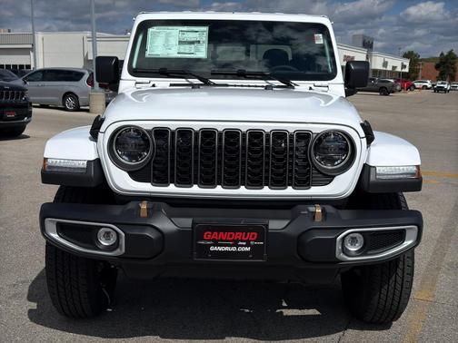 Bright White Clearcoat 2026 Jeep Gladiator Sport