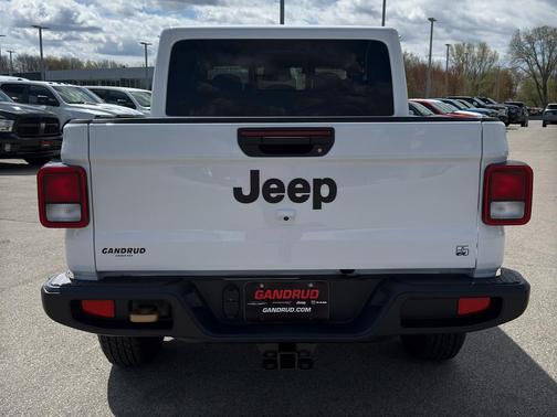Bright White Clearcoat 2026 Jeep Gladiator Sport
