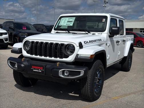 Bright White Clearcoat 2026 Jeep Gladiator Sport