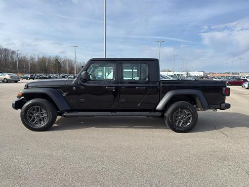 Black Clearcoat 2026 Jeep Gladiator Sport