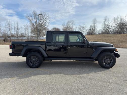 Black Clearcoat 2026 Jeep Gladiator Sport