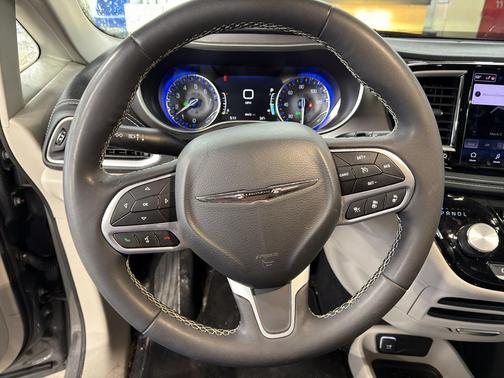 2023 Chrysler Pacifica Touring-L