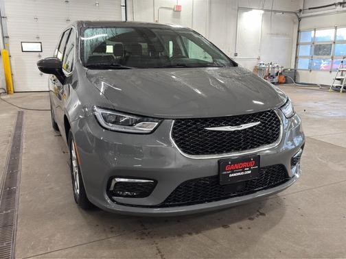 2023 Chrysler Pacifica Touring-L