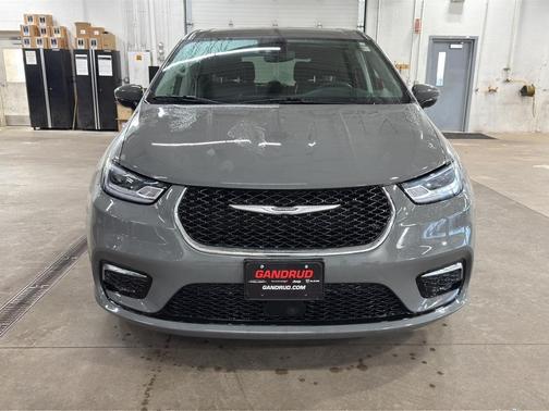2023 Chrysler Pacifica Touring-L
