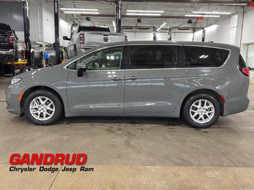 2023 Chrysler Pacifica Touring-L