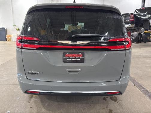 2023 Chrysler Pacifica Touring-L