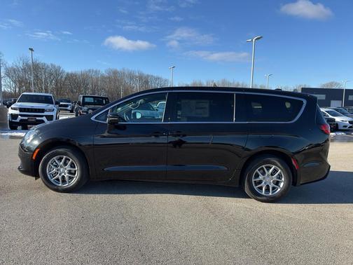 Diamond Black 2026 Chrysler Voyager LX