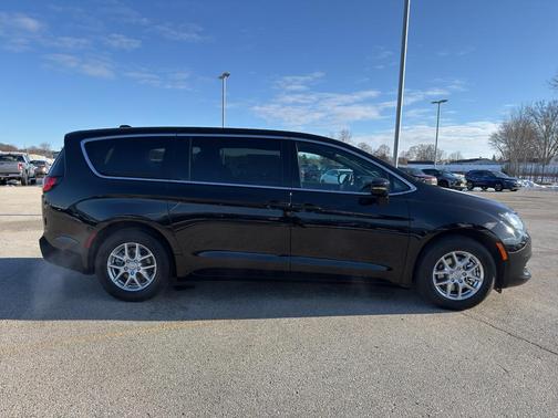 Diamond Black 2026 Chrysler Voyager LX