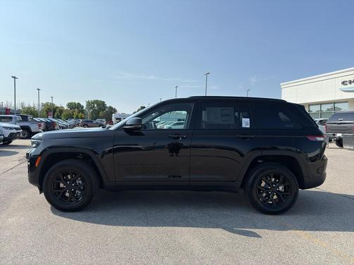 2025 Jeep Grand Cherokee Laredo