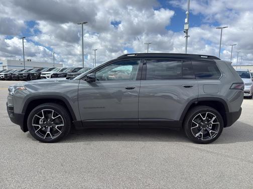 Sting Gray Clearcoat 2026 Jeep Cherokee Overland