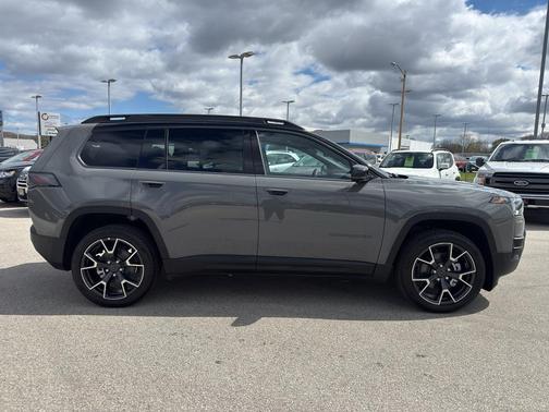 Sting Gray Clearcoat 2026 Jeep Cherokee Overland