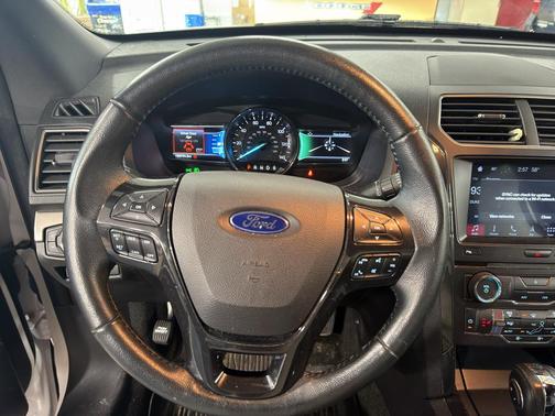 White Platinum Tri-Coat Metallic 2018 Ford Explorer XLT