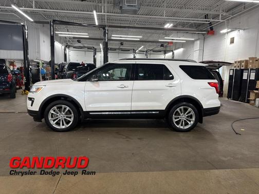 White Platinum Tri-Coat Metallic 2018 Ford Explorer XLT