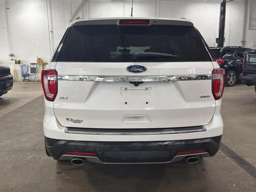 White Platinum Tri-Coat Metallic 2018 Ford Explorer XLT