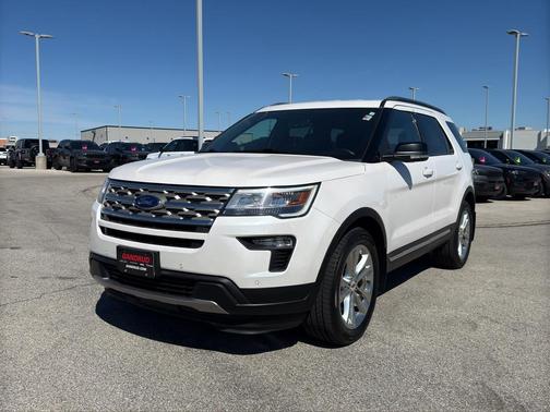 White Platinum Tri-Coat Metallic 2018 Ford Explorer XLT