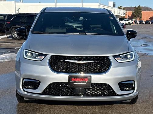 Silver Mist Clearcoat 2026 Chrysler Pacifica Select