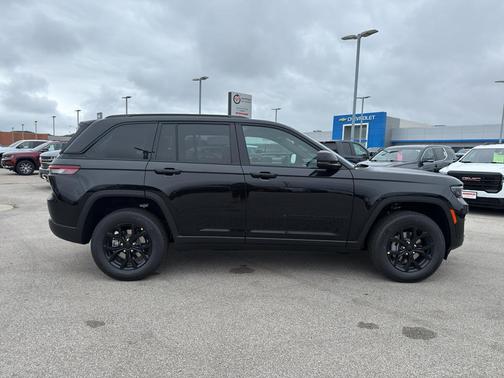 2025 Jeep Grand Cherokee Laredo