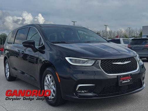 2023 Chrysler Pacifica Touring-L