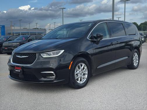 2023 Chrysler Pacifica Touring-L