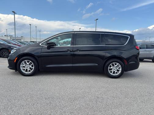 2023 Chrysler Pacifica Touring-L