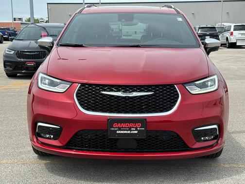 2025 Chrysler Pacifica Pinnacle