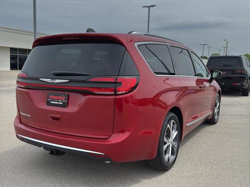 2025 Chrysler Pacifica Pinnacle
