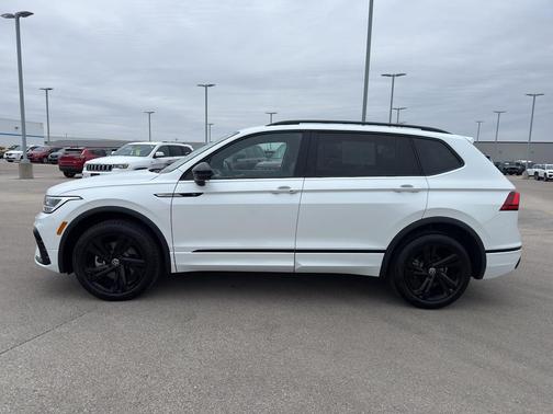 2024 Volkswagen Tiguan 2.0T SE R-Line Black