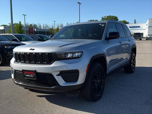 Silver Zynith 2024 Jeep Grand Cherokee Laredo