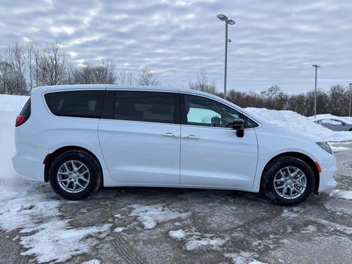 2026 Chrysler Voyager LX