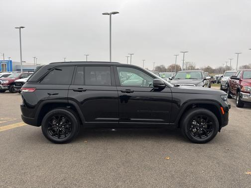 2024 Jeep Grand Cherokee Laredo
