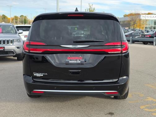 2024 Chrysler Pacifica Touring-L