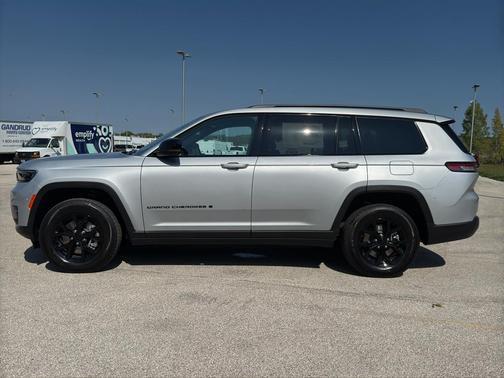 2025 Jeep Grand Cherokee L Laredo
