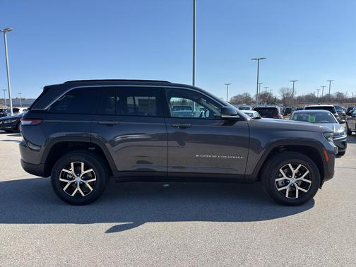 Metallic 2025 Jeep Grand Cherokee Limited
