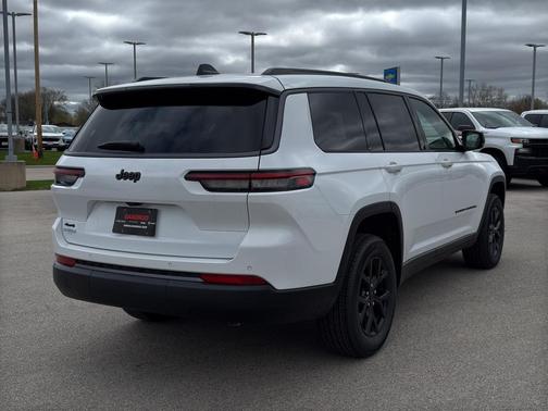 Bright White Clearcoat 2026 Jeep Grand Cherokee L Laredo