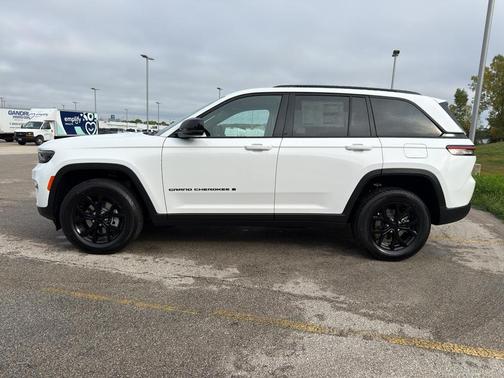 2025 Jeep Grand Cherokee Laredo