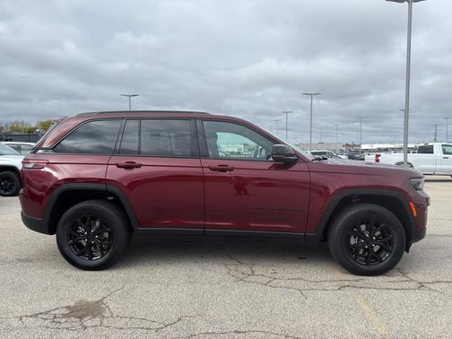 2025 Jeep Grand Cherokee Laredo