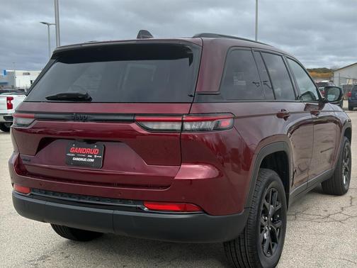 2025 Jeep Grand Cherokee Laredo