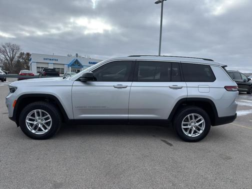 2022 Jeep Grand Cherokee L Laredo