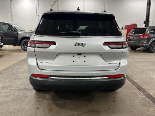 2022 Jeep Grand Cherokee L Laredo