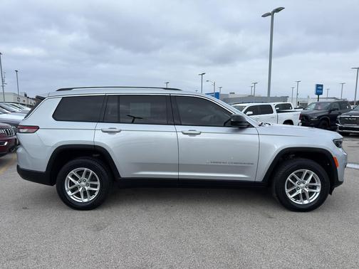 2022 Jeep Grand Cherokee L Laredo