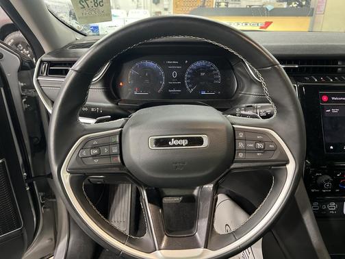 2022 Jeep Grand Cherokee L Laredo