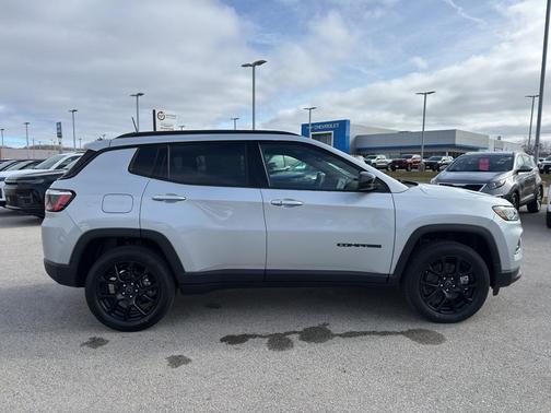 Silver Zynith 2026 Jeep Compass Latitude
