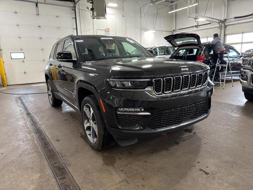 Rocky Mountain Pearlcoat 2024 Jeep Grand Cherokee Limited