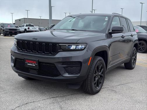 Metallic 2024 Jeep Grand Cherokee Laredo