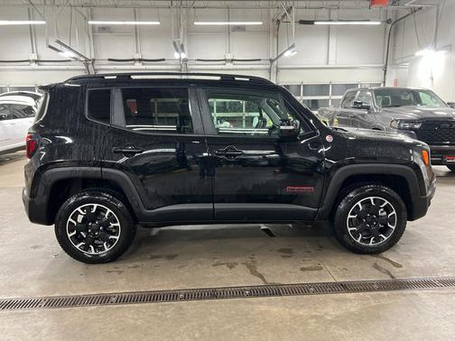 2023 Jeep Renegade Trailhawk