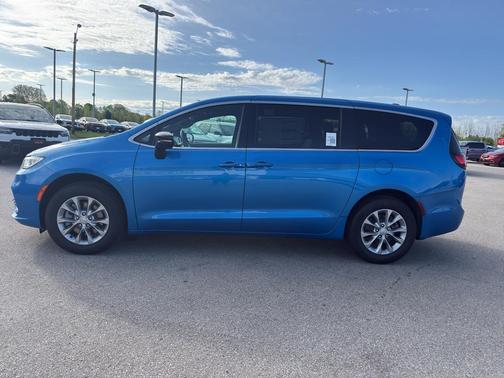 Hydro Blue Pearlcoat 2026 Chrysler Pacifica Select