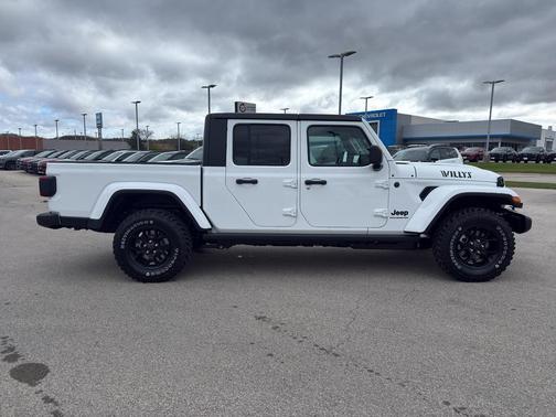 Bright White Clearcoat 2026 Jeep Gladiator Sport