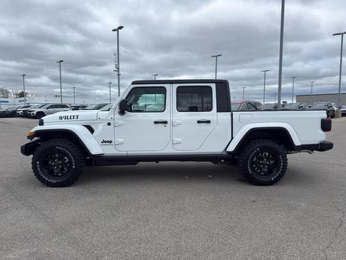 Bright White Clearcoat 2026 Jeep Gladiator Sport